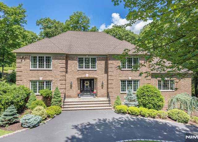 Property at 731 Smoke Hollow Trl, Franklin Lakes, NJ 07417, 5 beds, 3 baths