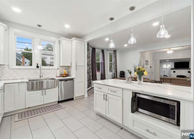 Property at 36 Lindbergh Blvd, Teaneck, NJ 07666, 6 beds, 3 baths