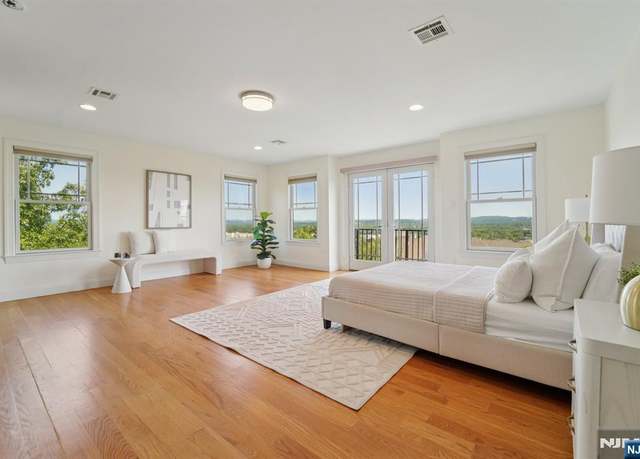 Property at 19 Summit Dr, North Caldwell, NJ 07006, 4 beds, 3.5 baths