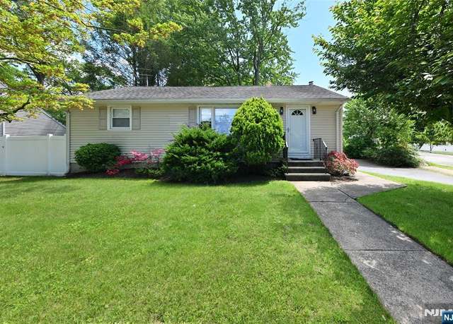 Property at 513 Ridgewood Rd, Twp Of Washington, NJ 07676, 3 beds, 2 baths