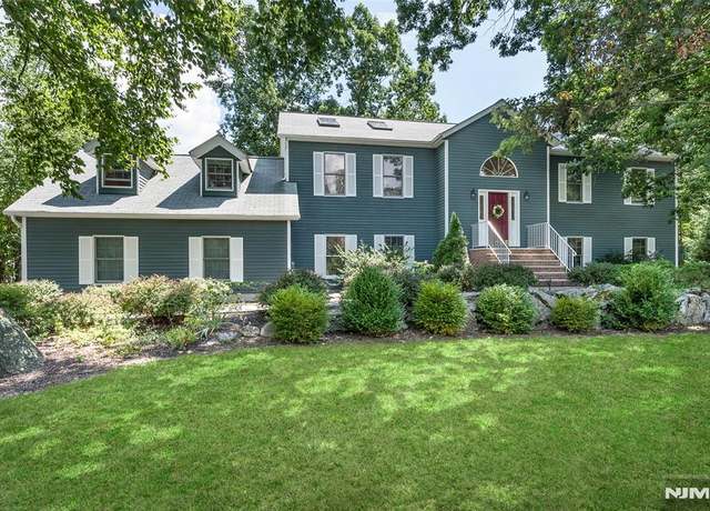 Property at 7 Thornwood Dr, Kinnelon Borough, NJ 07405, 5 beds, 4 baths