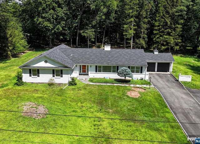 Property at 47 Twin Brooks Rd, Saddle River, NJ 07458, 4 beds, 2.5 baths