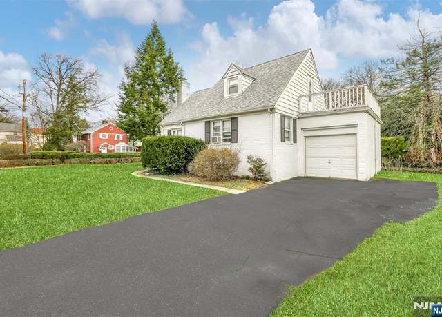 Property at 17 Ramsey Ter, Fair Lawn, NJ 07410, 4 beds, 2 baths
