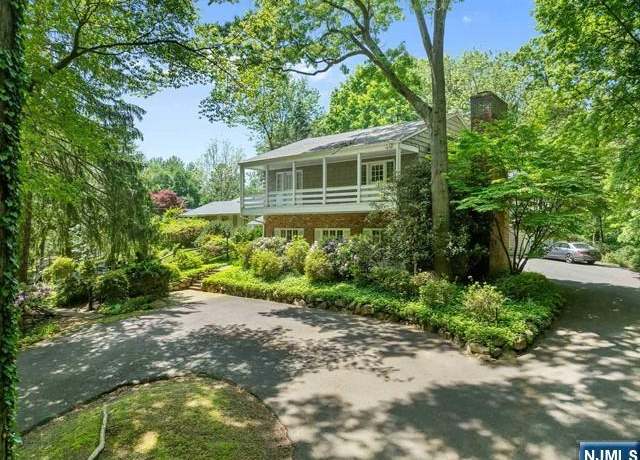 Property at 3 Lambs Ln, Cresskill, NJ 07626, 4 beds, 3.5 baths