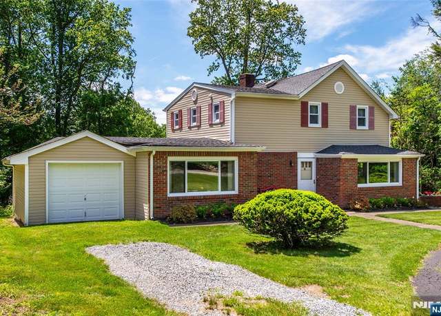 Property at 16 Dalewood Rd, Wayne, NJ 07470, 3 beds, 2 baths