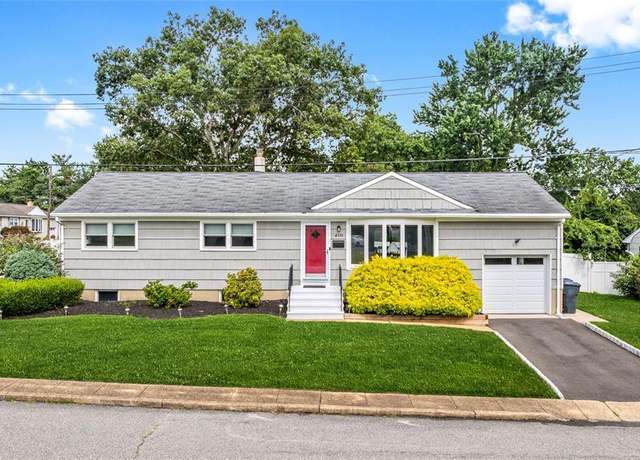 Property at 210 Chard Pl, Brick, NJ 08724, 3 beds, 1 bath