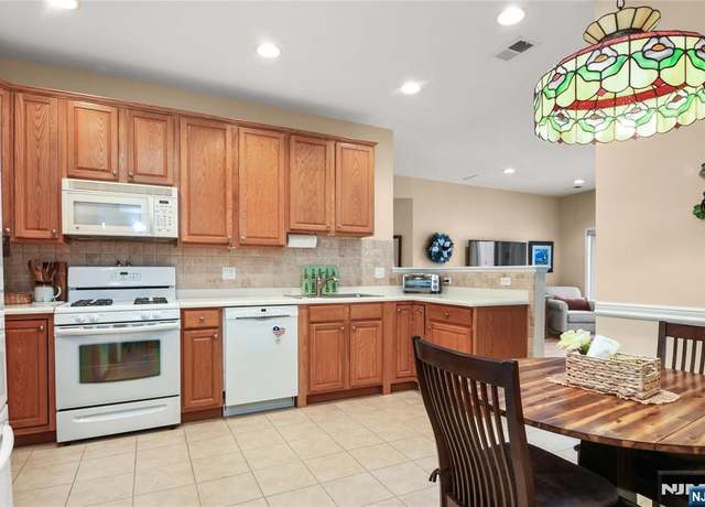 Property at 10108 Warrens #108, Wanaque, NJ 07465, 2 beds, 2 baths
