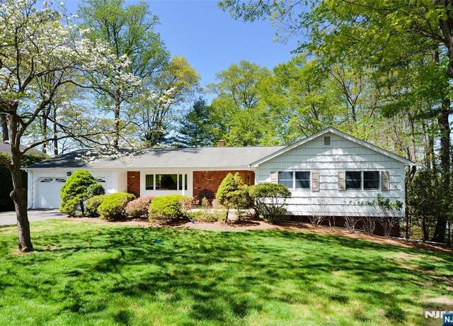 Property at 14 Arundel Rd, Wayne, NJ 07470, 5 beds, 2.5 baths