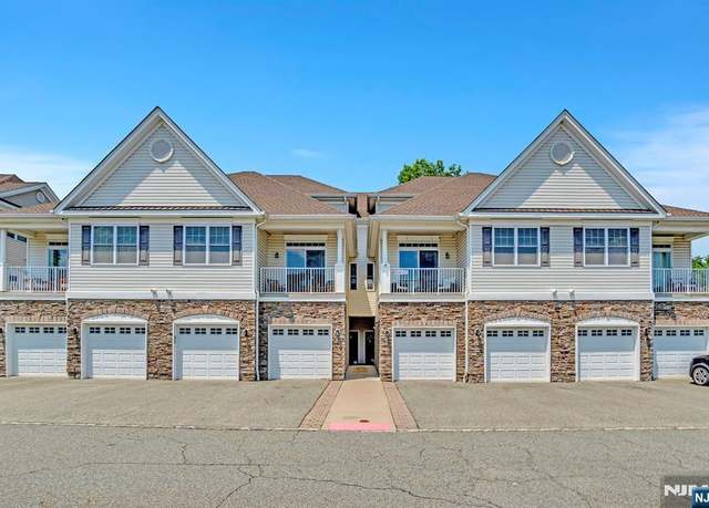 Property at 12 Elston Ct, Wanaque, NJ 07420, 2 beds, 2.5 baths