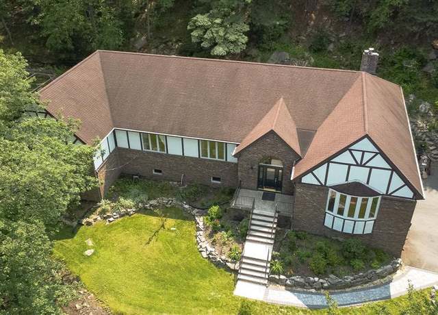 Property at 5 Brookvale Ter, Kinnelon Borough, NJ 07405, 4 beds, 3.5 baths