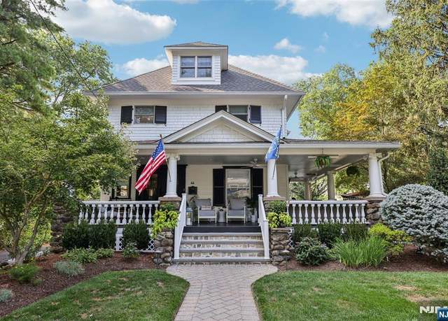 Property at 44 Washington Pl, Ridgewood, NJ 07450, 3 beds, 3.5 baths