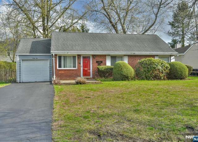 Property at 25 E Gramercy Pl, Glen Rock, NJ 07452, 3 beds, 1.5 baths