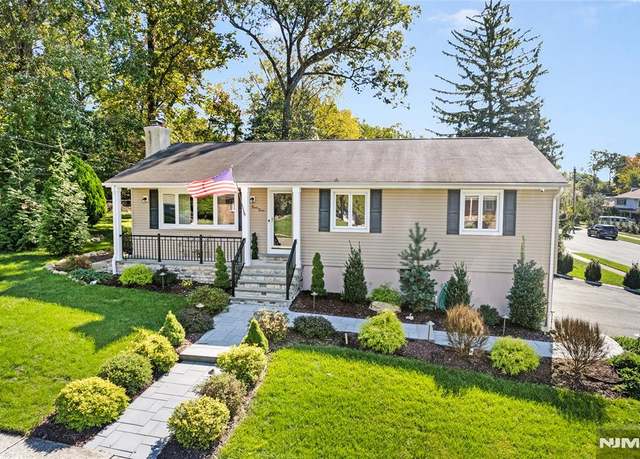 Property at 37 Wendt Ln, Wayne, NJ 07470, 3 beds, 2 baths