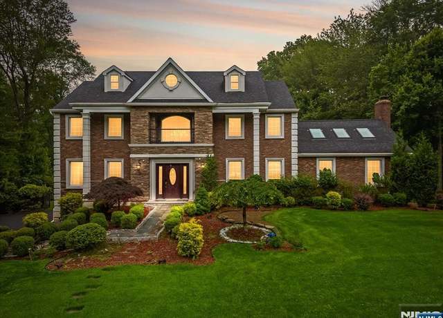 Property at 8 Oratam Rd, Upper Saddle River, NJ 07458, 4 beds, 4.5 baths
