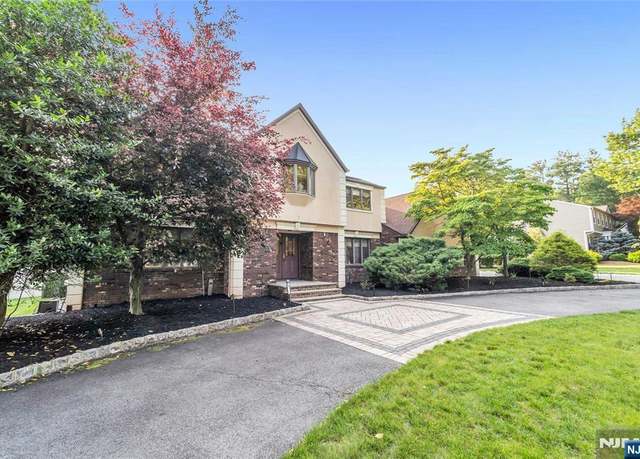 Property at 7 Herbst Rd, Old Tappan, NJ 07675, 4 beds, 3.5 baths