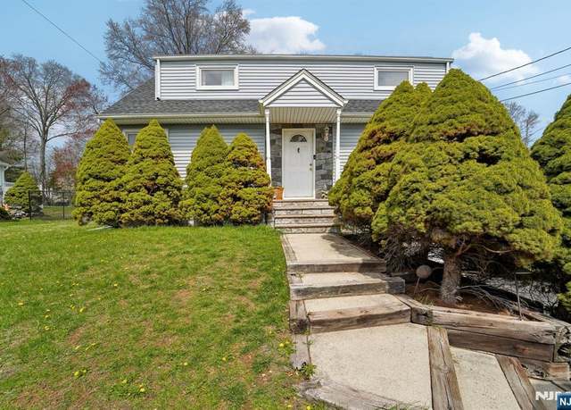 Property at 33 Evelyn Ter, Wayne, NJ 07470, 4 beds, 2 baths