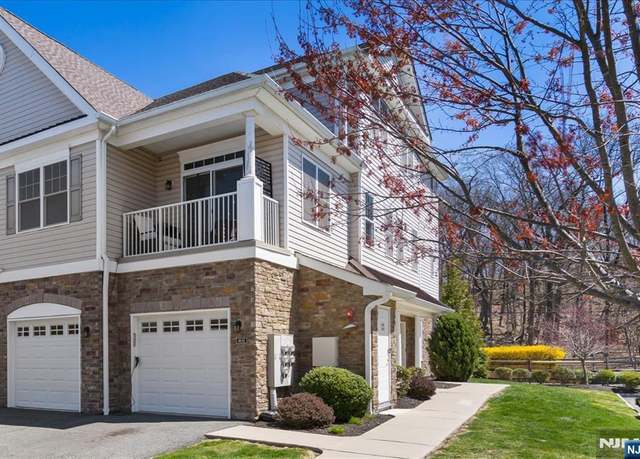 Property at 60 Elston Ct, Wanaque, NJ 07420, 2 beds, 2.5 baths