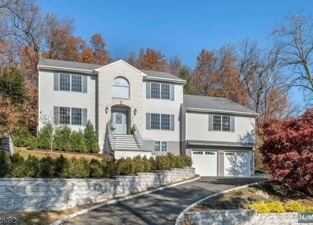 Property at 17 Skyline Dr, West Orange, NJ 07052, 5 beds, 4 baths