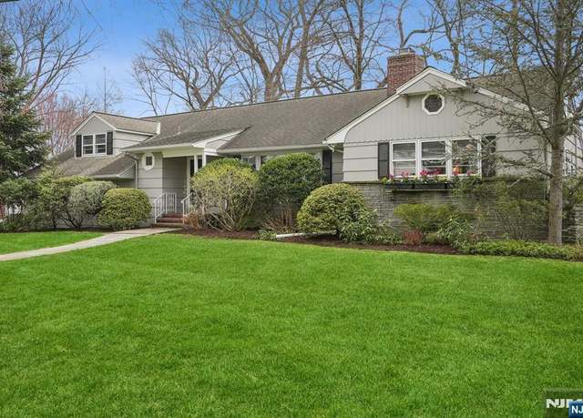 Property at 27 Buckingham Pl, Glen Rock, NJ 07452, 4 beds, 3 baths