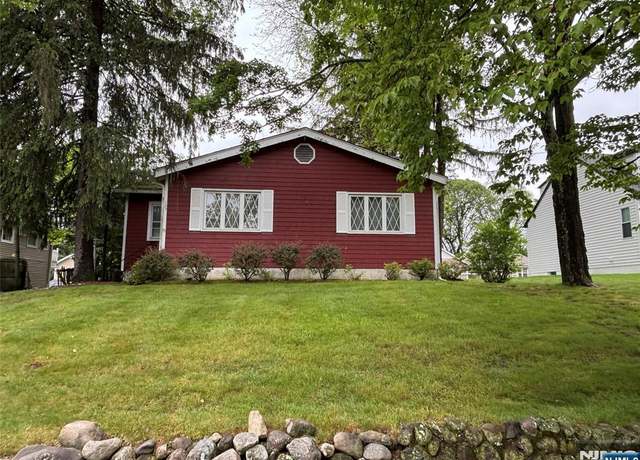 Property at 137 Myrtle Ave, Allendale, NJ 07401, 4 beds, 3 baths