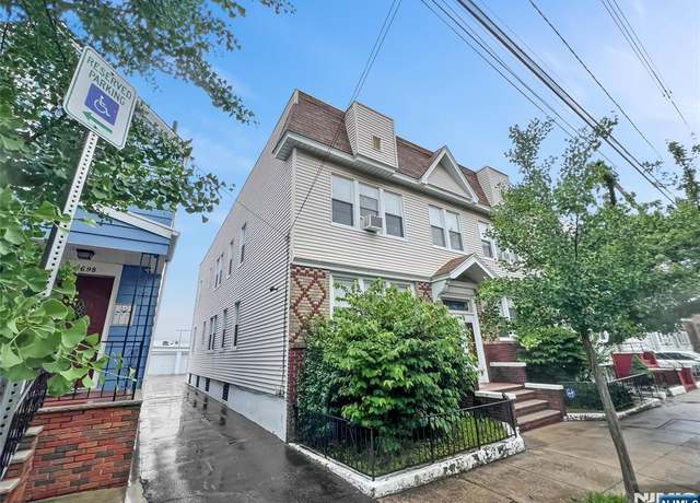 Property at 700-702 7th St, Newark, NJ 07107, 6 beds, 4.5 baths