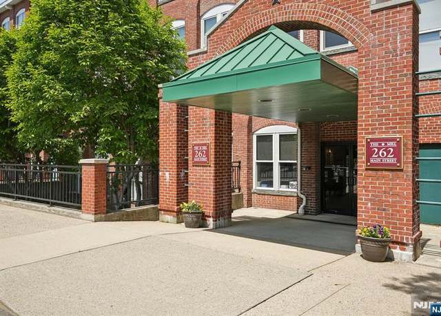 Property at 262 Main St #201, Little Falls, NJ 07424, 1 bed, 1 bath