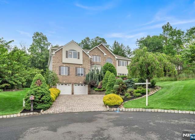 Property at 12 Jenny Ln, Wayne, NJ 07470, 5 beds, 3.5 baths