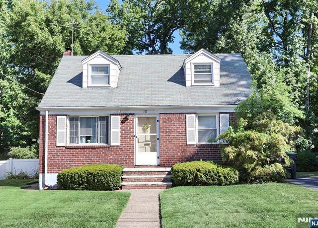 Property at 111 Dudley Dr, Bergenfield, NJ 07621, 3 beds, 1 bath