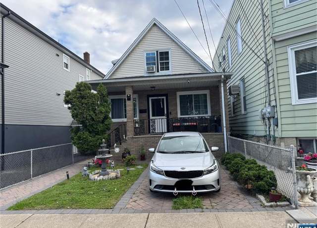 Property at 188 Hoyt St, Kearny, NJ 07032, 3 beds, 1.5 baths