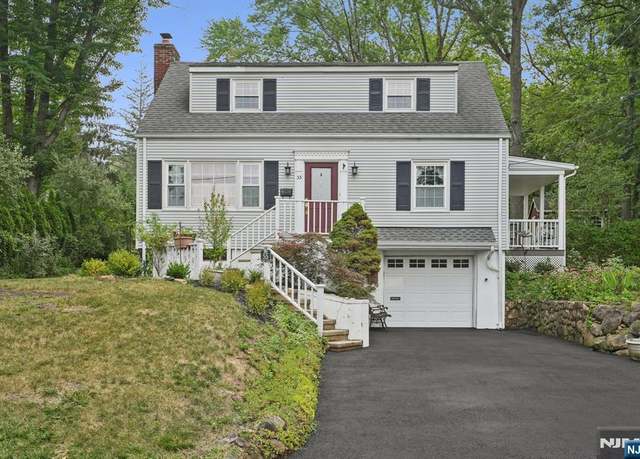 Property at 55 Valley View Ter, Wayne, NJ 07470, 4 beds, 2.5 baths