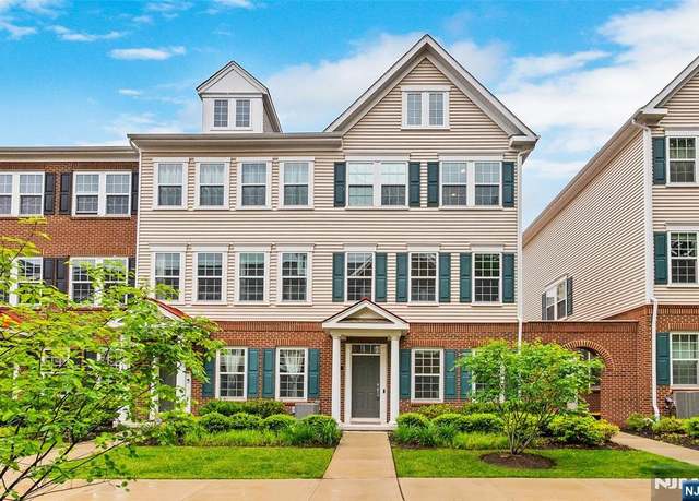 Property at 83 Landmark Ln, Fair Lawn, NJ 07410, 4 beds, 3.5 baths
