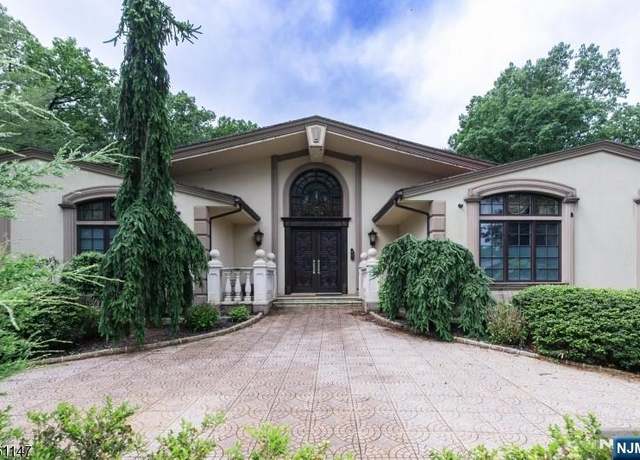 Property at 8 Driftwood Dr, Livingston, NJ 07039, 5 beds, 5.5 baths