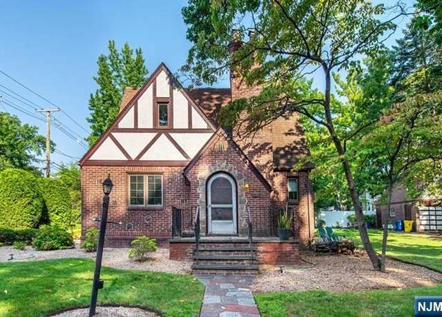Property at 1444 Windsor Rd, Teaneck, NJ 07666, 4 beds, 2.5 baths