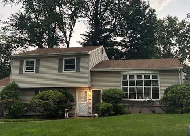 Property at 9 Bromley Dr, West Orange, NJ 07052, 3 beds, 3.5 baths
