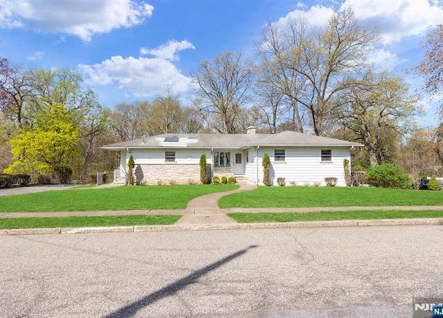 Property at 110 Albany Ave, Pompton Lakes, NJ 07442, 3 beds, 1.5 baths