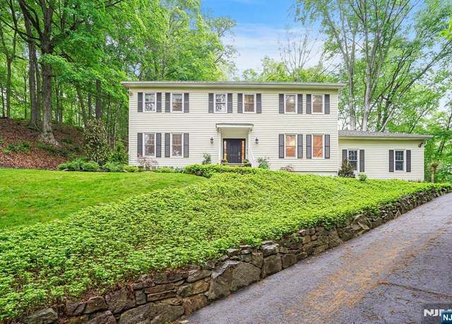 Property at 32 Lord William Penn Dr, Morris Township, NJ 07960, 4 beds, 2.5 baths