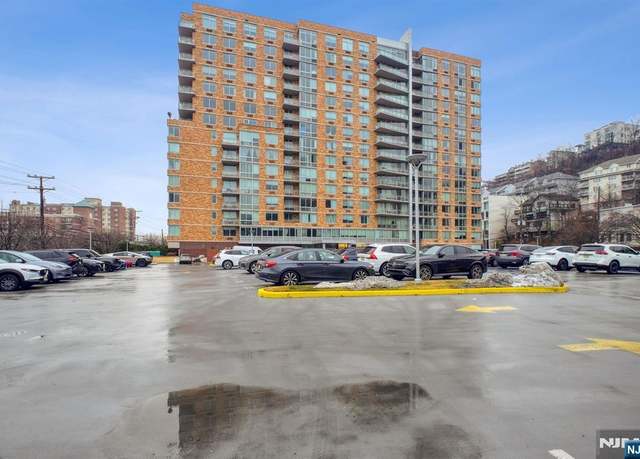 Property at 806 Hudson Park #806, Edgewater, NJ 07020, 2 beds, 2.5 baths