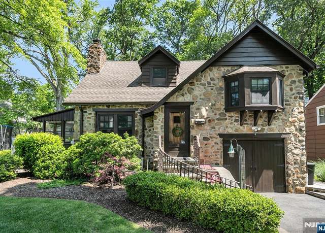 Property at 20 Howard St, Verona, NJ 07044, 4 beds, 3 baths