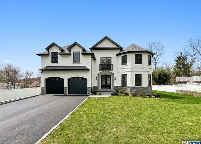 Property at 10 Kathleen Ct, Wayne, NJ 07470, 5 beds, 4.5 baths