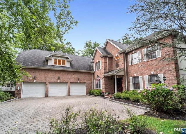 Property at 136 Tappan Rd, Norwood, NJ 07648, 5 beds, 6 baths