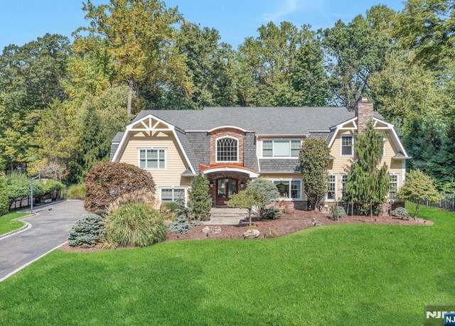 Property at 13 Split Rock Rd, Upper Saddle River, NJ 07458, 5 beds, 5 baths