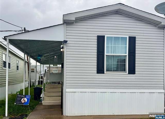 Property at 36 Helen Dr, Moonachie, NJ 07074, 2 beds, 1 bath