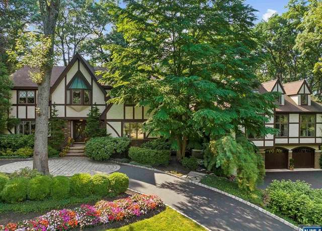 Property at 314 Freemans Ln, Franklin Lakes, NJ 07417, 4 beds, 4.5 baths