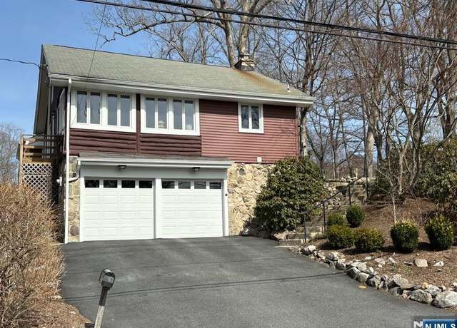 Property at 208 Cupsaw Dr, Ringwood, NJ 07456, 2 beds, 2.5 baths