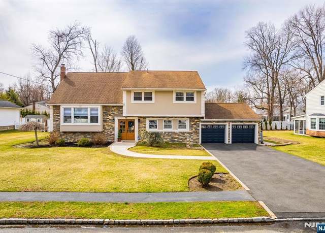 Property at 12 Ellis Rd, West Caldwell, NJ 07006, 5 beds, 2.5 baths