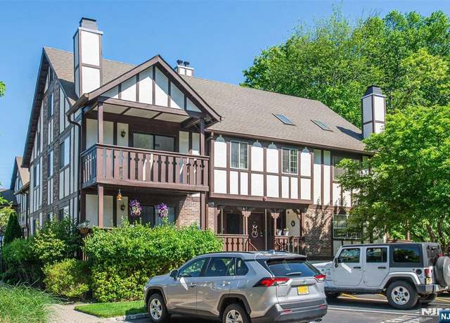 Property at 2910 Hemingway Ln, Mahwah, NJ 07430, 2 beds, 1 bath
