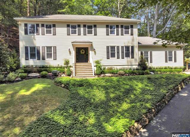 Property at 32 Lord Wm Penn Dr, Morristown Town, NJ 07960, 4 beds, 2.5 baths
