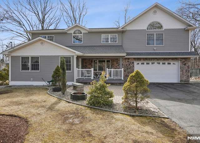 Property at 150 Dogwood Dr, Oakland, NJ 07436, 4 beds, 2.5 baths
