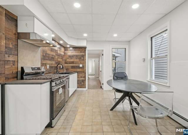 Property at 72 Houston St, Newark, NJ 07105, 3 beds, 1.5 baths