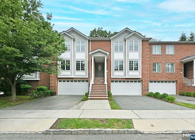 Property at 20 Skymark Ct, Upper Saddle River, NJ 07458, 3 beds, 3.5 baths
